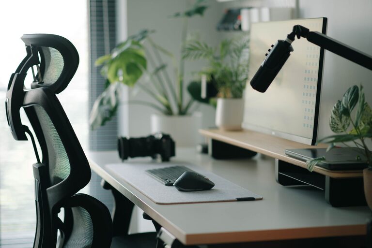 Essential Desk Setup Tips for Focus and Comfort